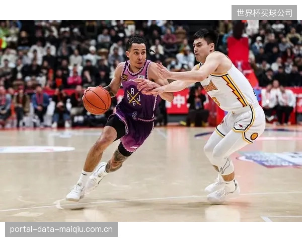 核心球员年龄结构偏大，球队在高强度连续作战下的体能恢复将面临挑战。